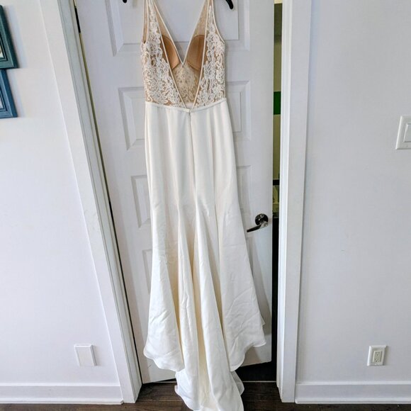 Paloma Blanca Wedding Dress – Size 8 / Robe de mariée Paloma Blanca – Taille 8 - Picture 2 of 4